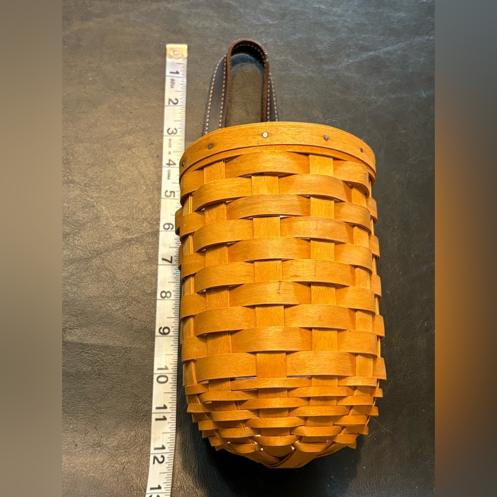 Longaberger Vtg 2001 round hanging basket with leather strap & plastic protector - Picture 7 of 8